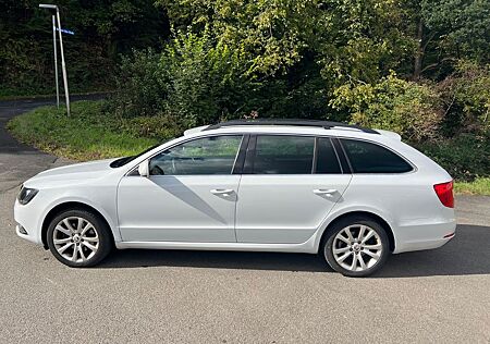 Skoda Superb 2.0 TDI Green tec DSG Exclusive Combi...