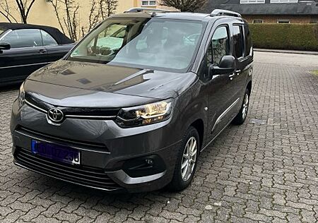 Toyota Pro Ace Proace City 1,2-l-Turbo 81kW L1 Team Deutsch...