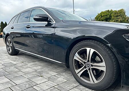 Mercedes-Benz E 200 T Autom. - wenig Km - Avantgarde / 8-fach