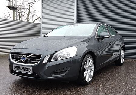 Volvo S60 D3 Lim. Momentum / Kamera / KD NEU