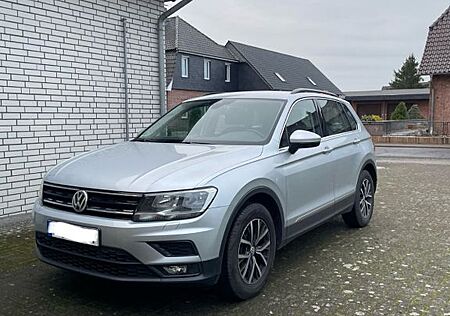 VW Tiguan Volkswagen Rentnerfahrzeug! Service& TÜV neu! Comfor