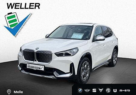 BMW iX1 xDrive30 xLine AHK,Pano,HUD,Adpt.LED,PA+,DA