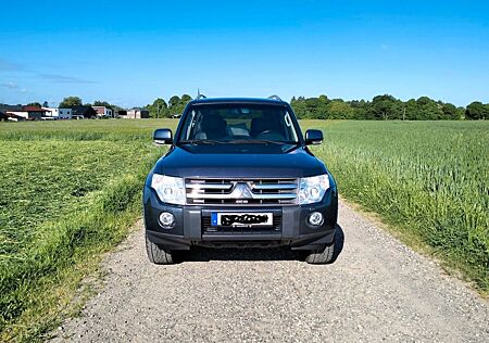 Mitsubishi Pajero 3,2 DI-D Intense Automatik Intense