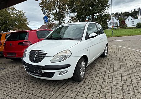 Lancia Ypsilon 1.4 16V DFN Oro Automatik Klima Tüv neu