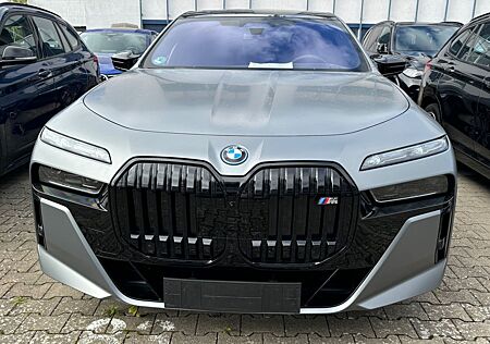 BMW 750e xDrive M Sport PRO frozen B&W