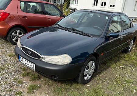 Ford Mondeo 1.8 16V Ghia Auto Ghia