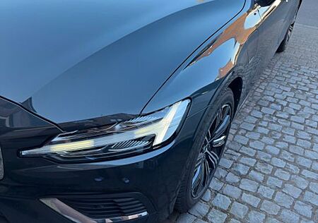 Volvo V60 T8 Plugin Voll-Leder