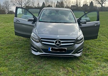 Mercedes-Benz B 180