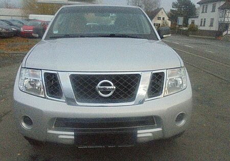 Nissan Pathfinder 2.5 dCi DPF SE 4WD