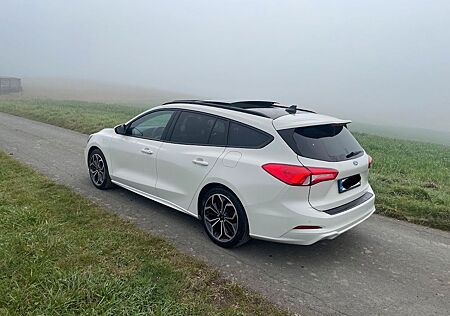 Ford Focus 1,0 114kW ST-Line X Turnier Pano, B&O, LED