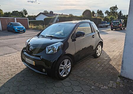 Toyota iQ + 1,33-l-Dual-VVT-i Multidrive +