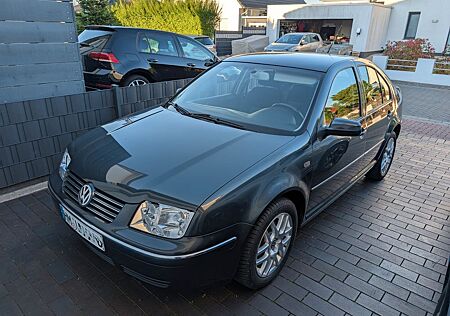 VW Bora Volkswagen 1.6 Special 1.Hand TÜV Reifen Batterie neu