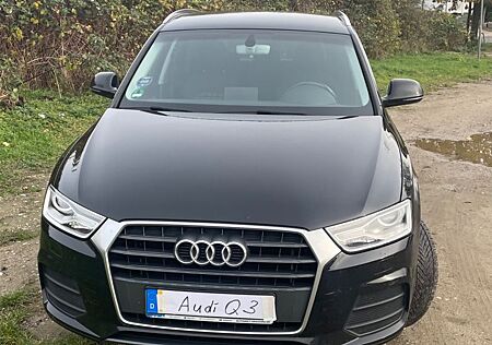 Audi Q3 1,4 TFSI Automatik, Xenon,Navi, AHK