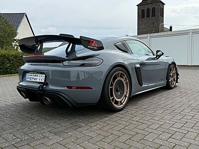 Porsche Cayman GT4 RS Weissach Manthey Kit