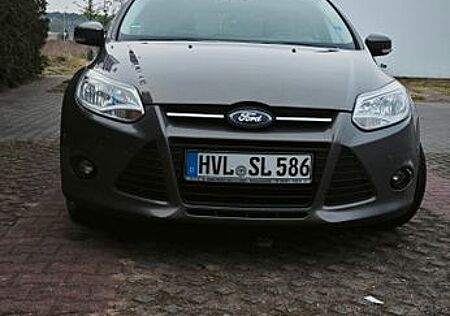 Ford Focus 2,0TDCi 85kW PowerShift Titanium Turni...
