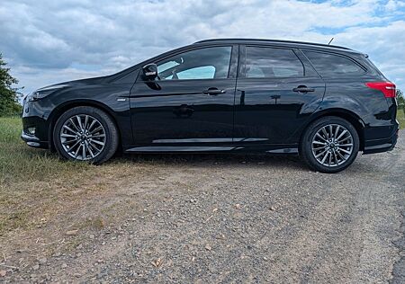 Ford Focus 1,5 EcoBoost 110kW ST-Line Black Turni...