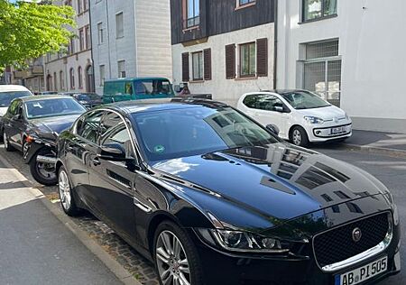 Jaguar XE 20d 180PS Pure Pure