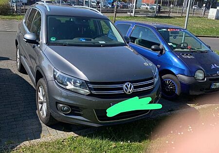 VW Tiguan Volkswagen 2.0 TDI SCR DSG 4MOT BMT LOU Track & ...