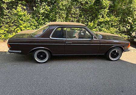 Mercedes-Benz 280 W123 C123 280CE