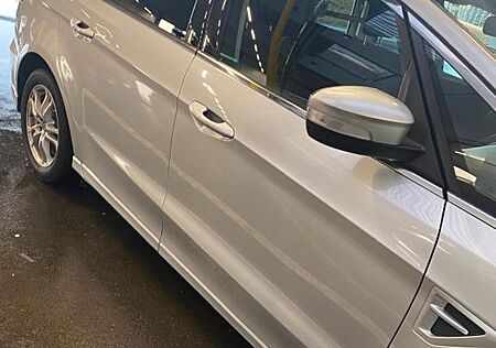 Ford S-Max 2,0TDCi 132kW Business 7 Sitzer, Panoramda
