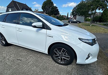 Toyota Auris Touring Sports Touring Hybrid- Wenig KM