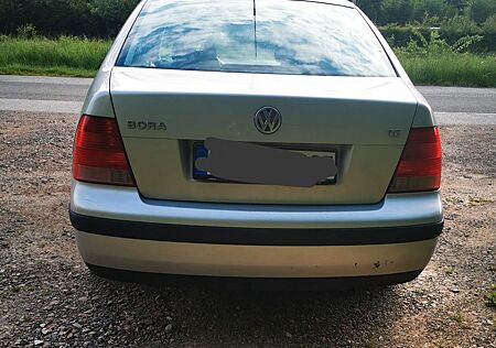 VW Bora Volkswagen 1.6 Basis Basis