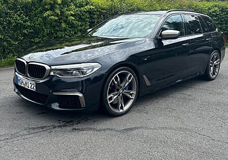 BMW M550d xDrive Tour. HUD, H&K, AHK, Massage, Nappa