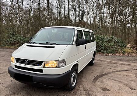 VW T4 Caravelle Volkswagen 2,5-l-Diesel TDI 65kW Standard