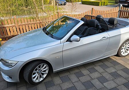 BMW 318i Cabrio mit Volllederaustattung
