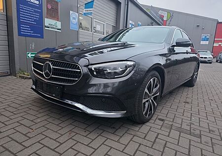 Mercedes-Benz E 300 Limousine de 4Matic/ Panorama/ Head Up