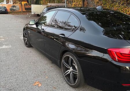 BMW 550i xDrive 12 Monate Garantie auf Motor90.500km