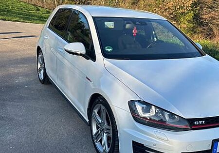 VW Golf Volkswagen 2.0 TSI DSG BMT GTI GTI
