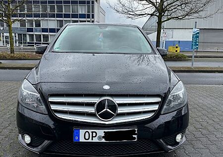 Mercedes-Benz B 180 -