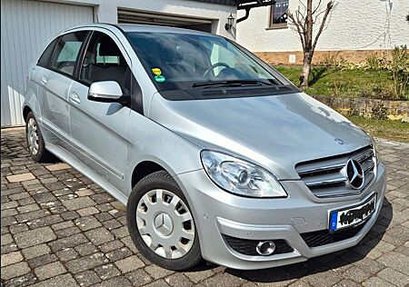 Mercedes-Benz B 200 - AHK, Klima, Sitzhzg
