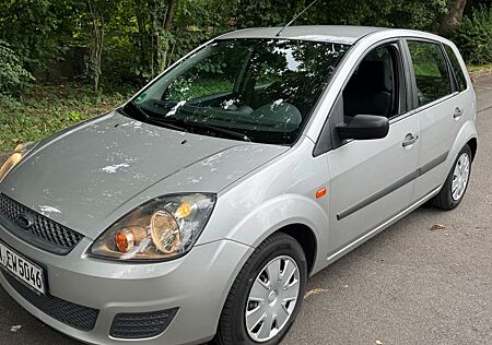 Ford Fiesta 1,3 TÜV NEU Rentner Hand seit 2009