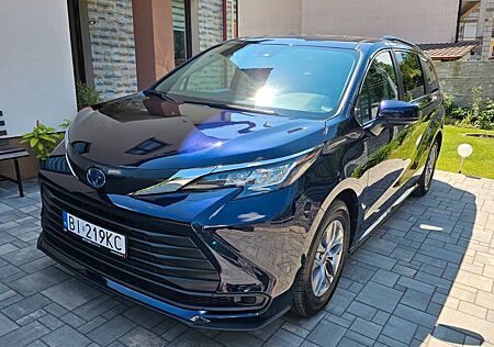 Toyota Sienna 2023 Hybryda 8 osób Niski Przebieg