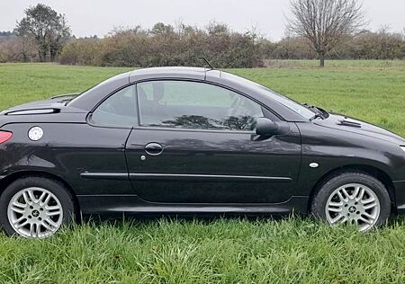 Peugeot 206 CC - schwarz & immer gut behandelt