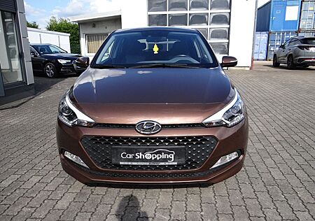 Hyundai i20 YES!/Kamera/Klima/Sitzh./PDC/ 8 Fach Bereift