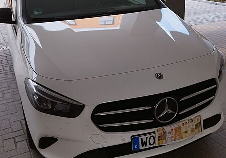 Mercedes-Benz B 180 DCT -