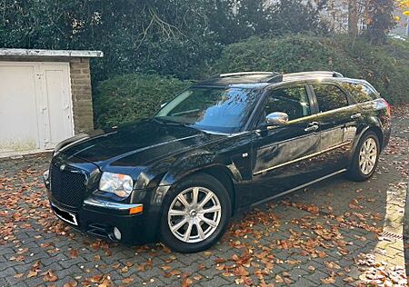 Chrysler 300C Touring 3.0 CRD Autom. -