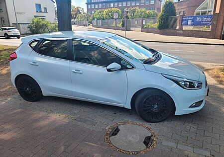 Kia Cee'd Ceed 1.6 CRDi / Navi / Leder / Kamera
