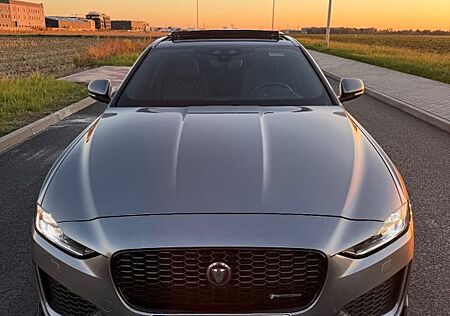 Jaguar XE P300 R-DYNAMIC HSE AWD R-DYNAMIC HSE