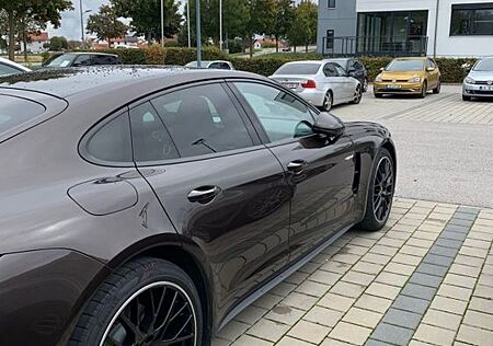 Porsche Panamera 4 E-Hybrid -