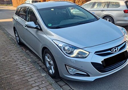 Hyundai i40 cw 1.7 CRDi Automatik TÜV