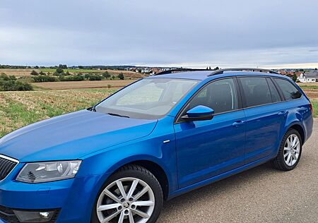 Skoda Octavia KOMBI KLIMAAU XENON PDC SHZ GRA 8FACH