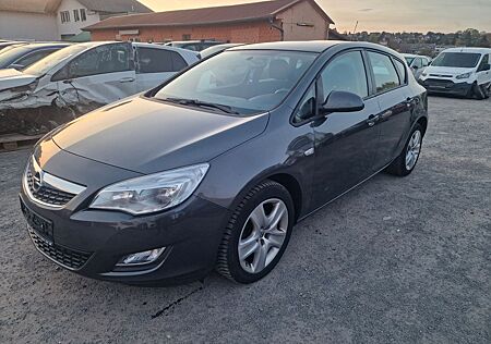 Opel Astra J Lim. 5-trg. Edition