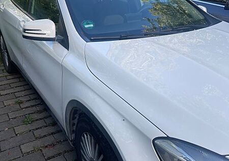 Mercedes-Benz GLA 200 d 4MATIC DCT -