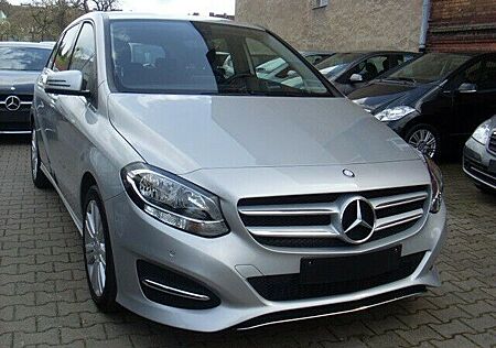 Mercedes-Benz B 180 Style / Aktiver Park-Assistent / Navigat