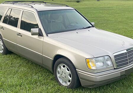 Mercedes-Benz E 320 320 TE 7-Sitzer US-Version rostfrei