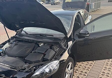 Volvo V40 D2 Diesel Automatik EZ 07/2018 TÜV - 08/2027
